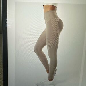 Fanka body sculpt leggings size small